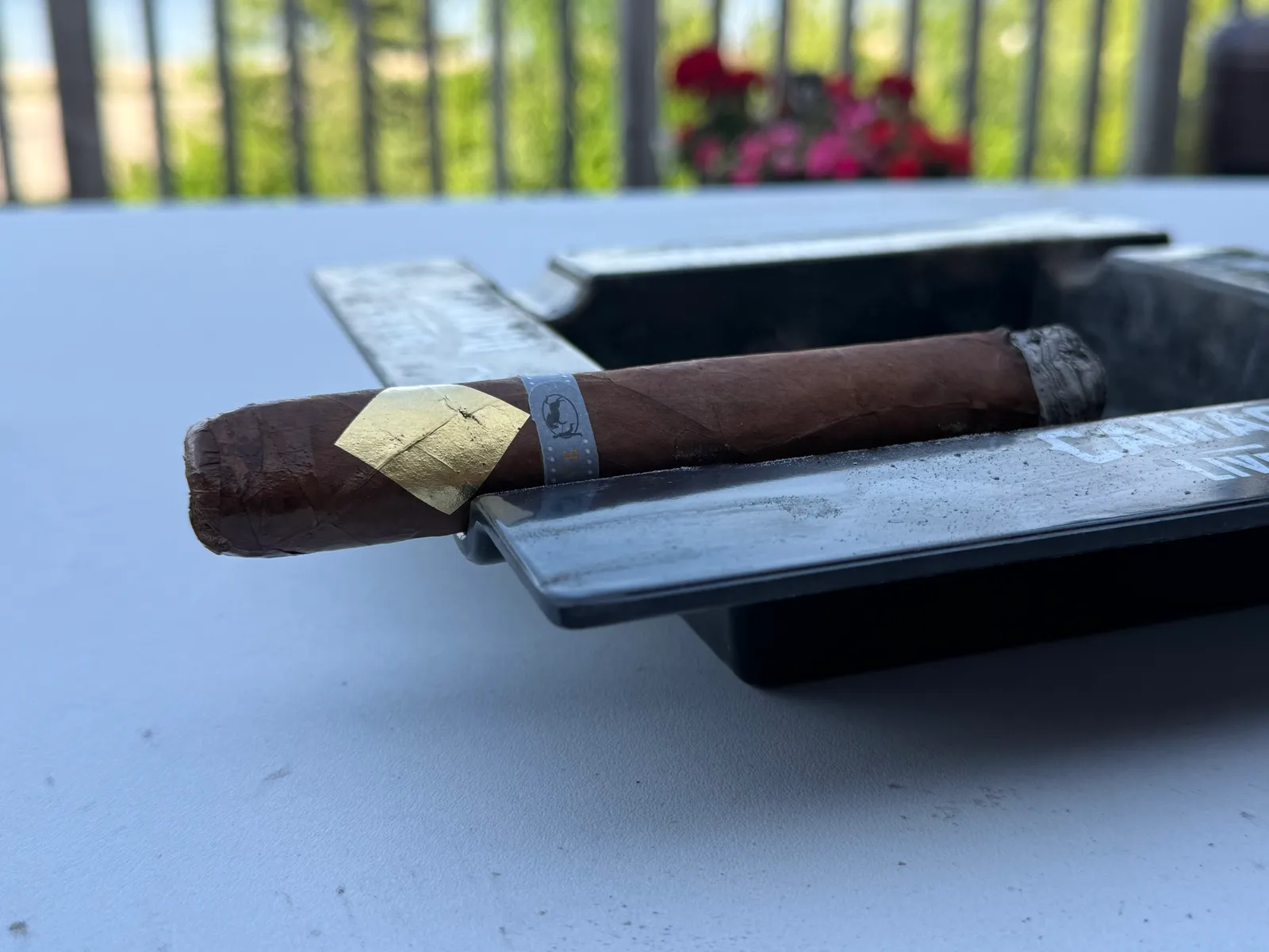 Cavalier Geneve BII Viso Jalapa Robusto burning on an ashtray, gold diamond still intact